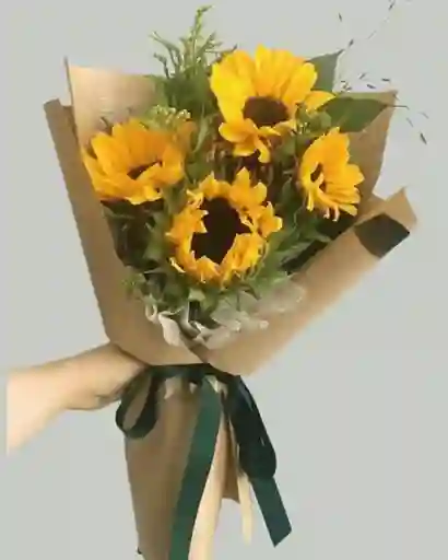 Girasoles Y Follaje: Arreglo Pequeño '' Sol De Verano