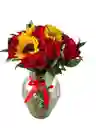Rosas Y Girasoles En Jarrón