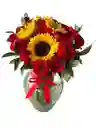 Rosas Y Girasoles En Jarrón