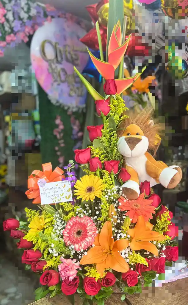 Arreglo Floral En Rosas Con Peluche