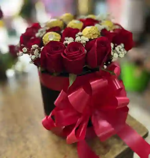 Cilindro Por 20 Rosas Y 7 Ferreros