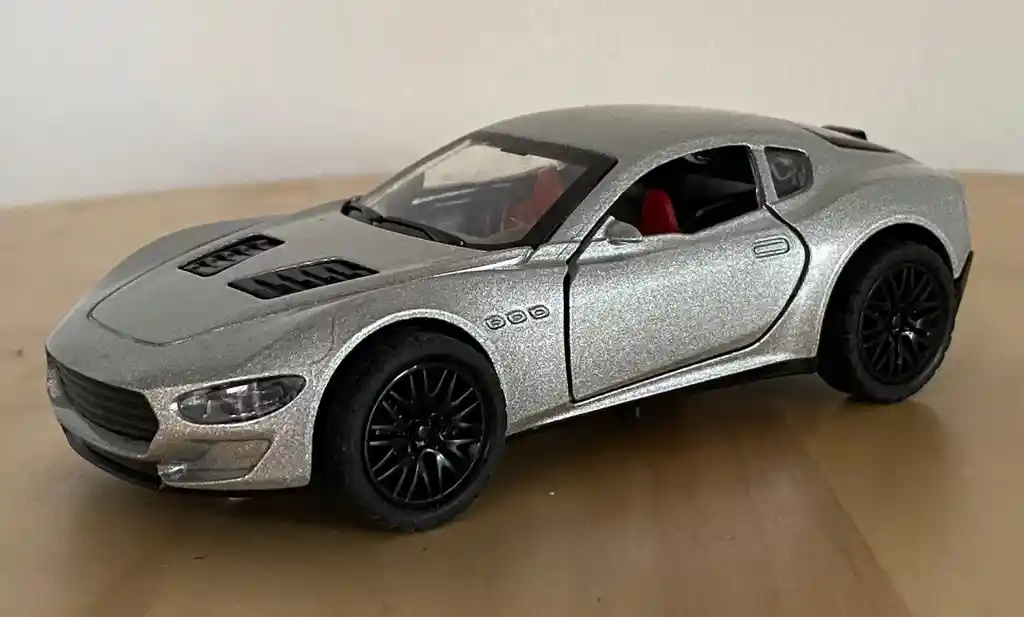 Vehículo Maserati Gran Turismo Edition Escala 1:32 Color Plateado