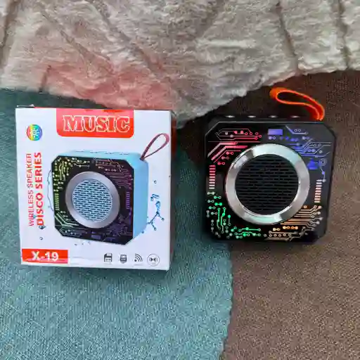 Parlante De Mano Con Luces Music X-19 Negro / Bluetooth - Micro Sd - Usb - Auxiliar