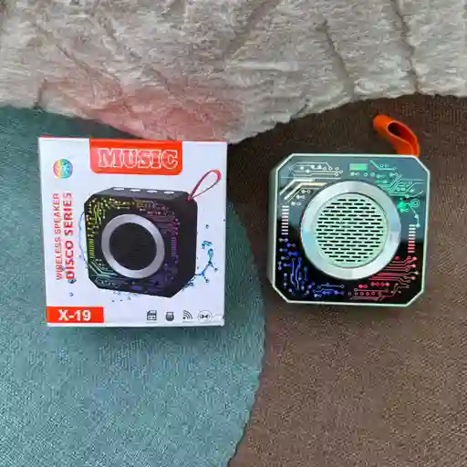 Parlante De Mano Con Luces Music X-19 Verde Menta / Bluetooth - Micro Sd - Usb - Auxiliar