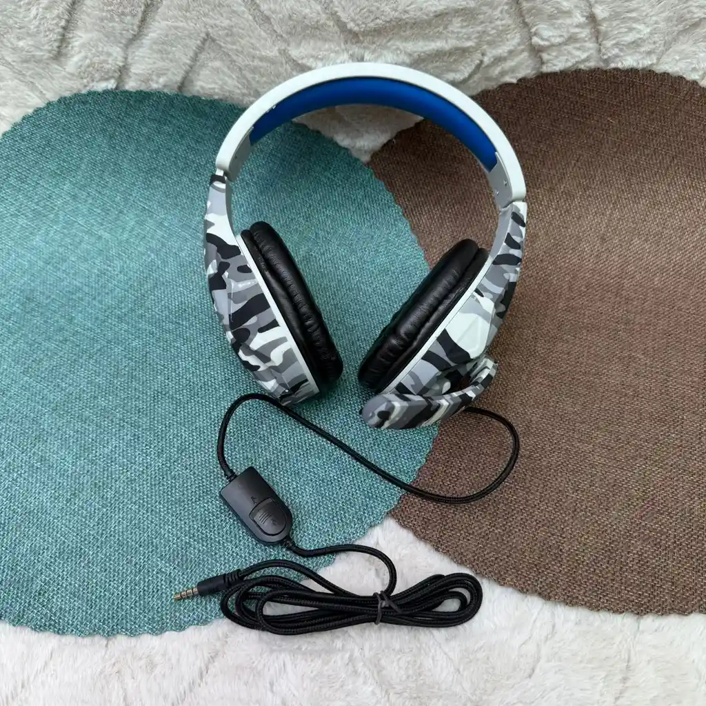Diadema Gamer Gris Con Negro Camuflado Entrada Auxiliar 3.5mm Con Microfono / Xbox / Play / Computador /