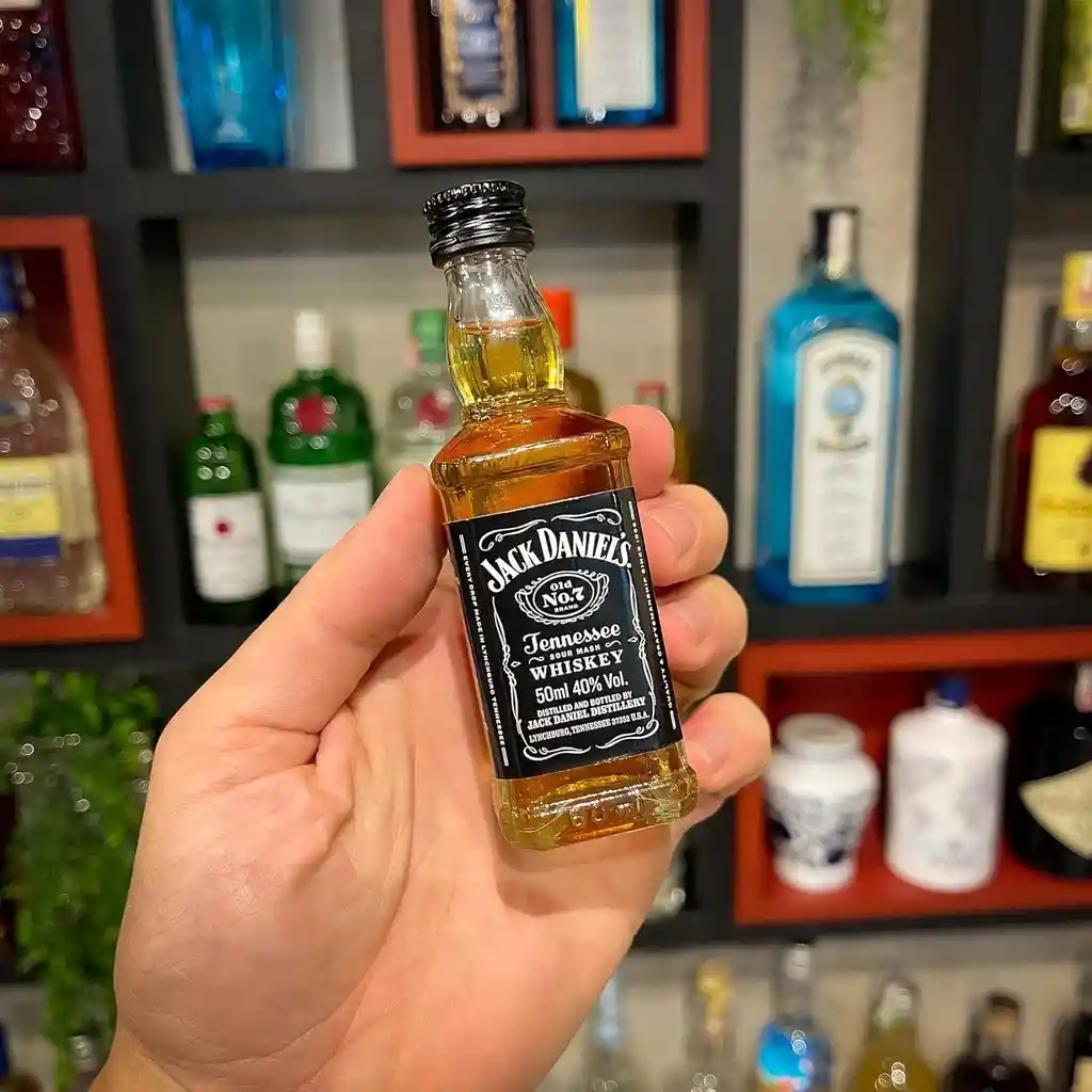 Whisky Miniatura Jack Daniel´s Licor Whisky Jennesse Sour Mash 50ml