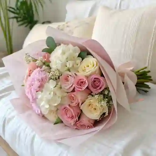 Bouquet De Rosas Surtidas Congrats
