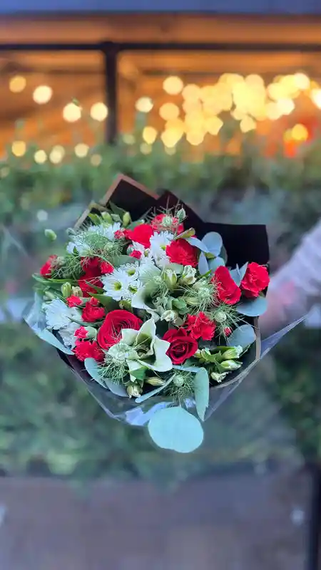 Pasión Eterna Arreglo Floral Sorpresa
