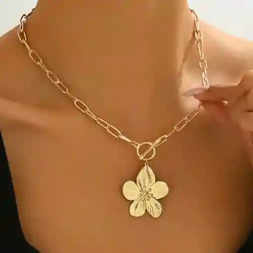 Cadena Flor Dorada
