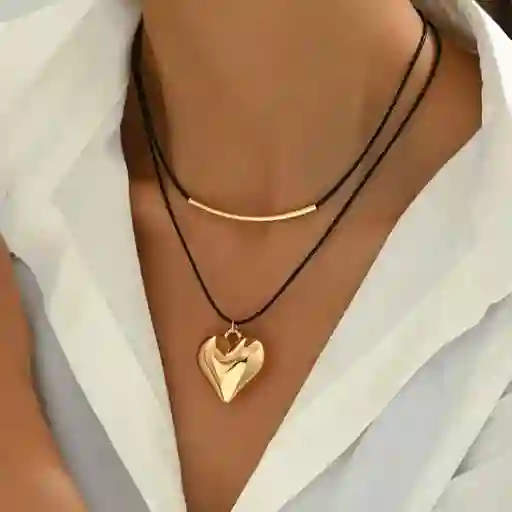 Collar Negro Corazon Dorado