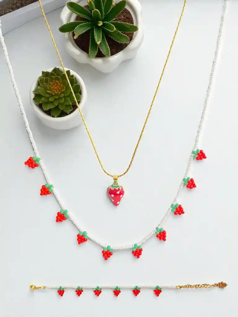 Set De Doble Cadena Fresitas En Rodio Con Manilla (3 Piezas) J1