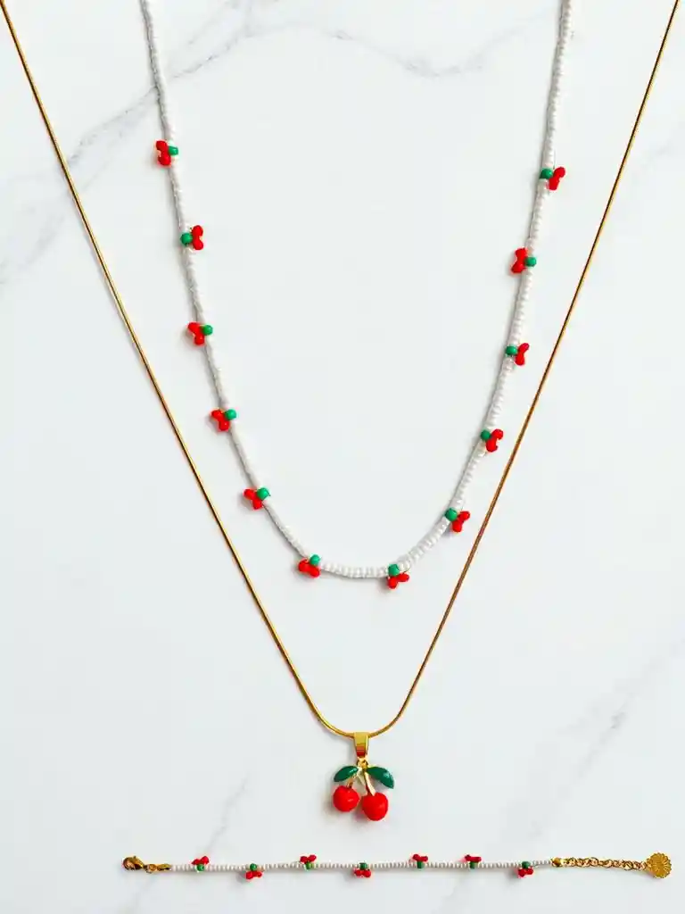 Set De Doble Cadena En Rodio Con Cereza Rodinada Y Manilla (3 Piezas) J2