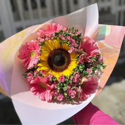 Flores Amarillas De Girasol Y Gerberas