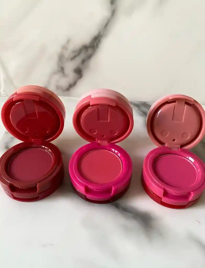 Torre X3 Incluye 2 Rubores Y 1 Iluminador Maquillaje Marca Moly Coco