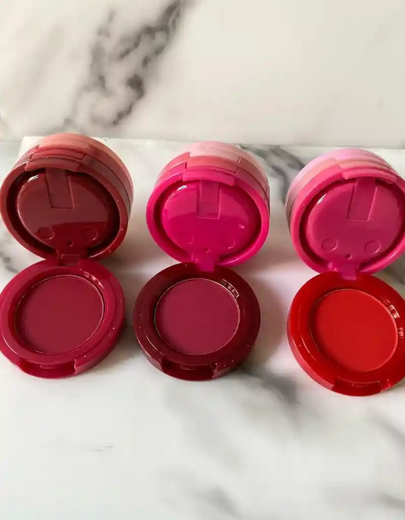 Torre X3 Incluye 2 Rubores Y 1 Iluminador Maquillaje Marca Moly Coco