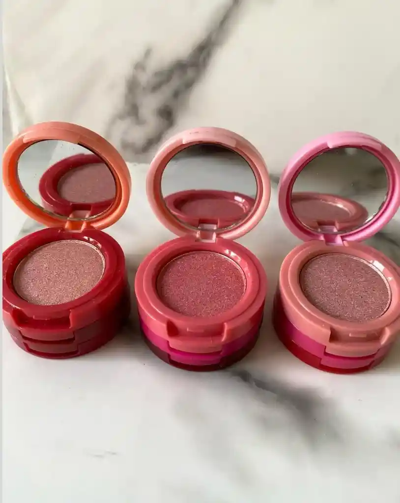 Torre X3 Incluye 2 Rubores Y 1 Iluminador Maquillaje Marca Moly Coco