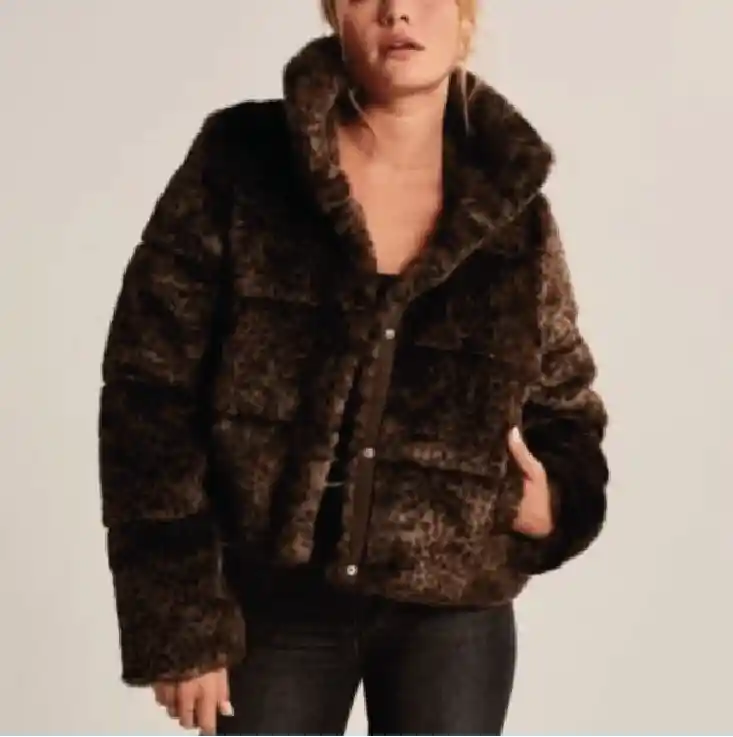 Abercrombie Talla Xs Chaqueta Acolchada Corta Con Piel Sintética Estampado De Leopardo