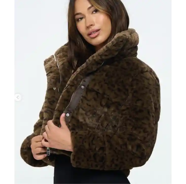 Abercrombie Talla Xs Chaqueta Acolchada Corta Con Piel Sintética Estampado De Leopardo