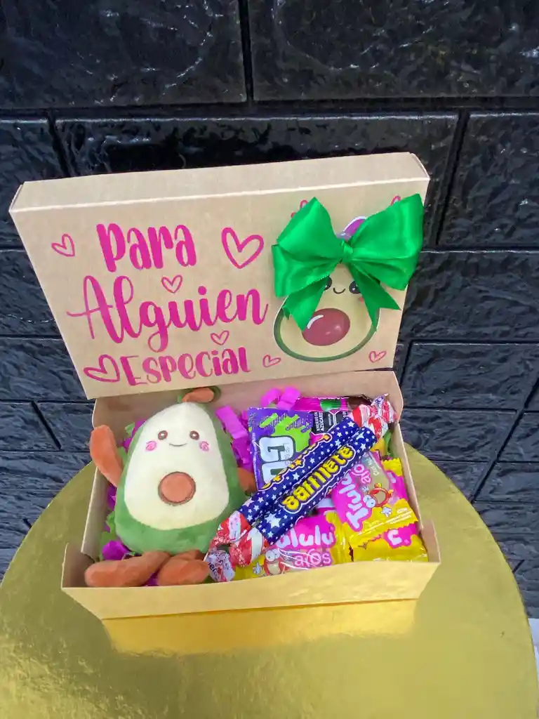Caja Regalo Dulces Mas Llavero Aguacate