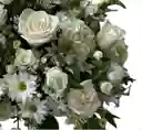 Caja De Rosas Blancas – Pureza Y Sofisticación