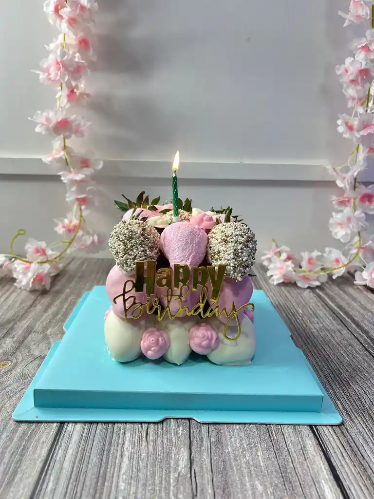 Pudín/torta De Fresas Cubiertas Con Chocolate