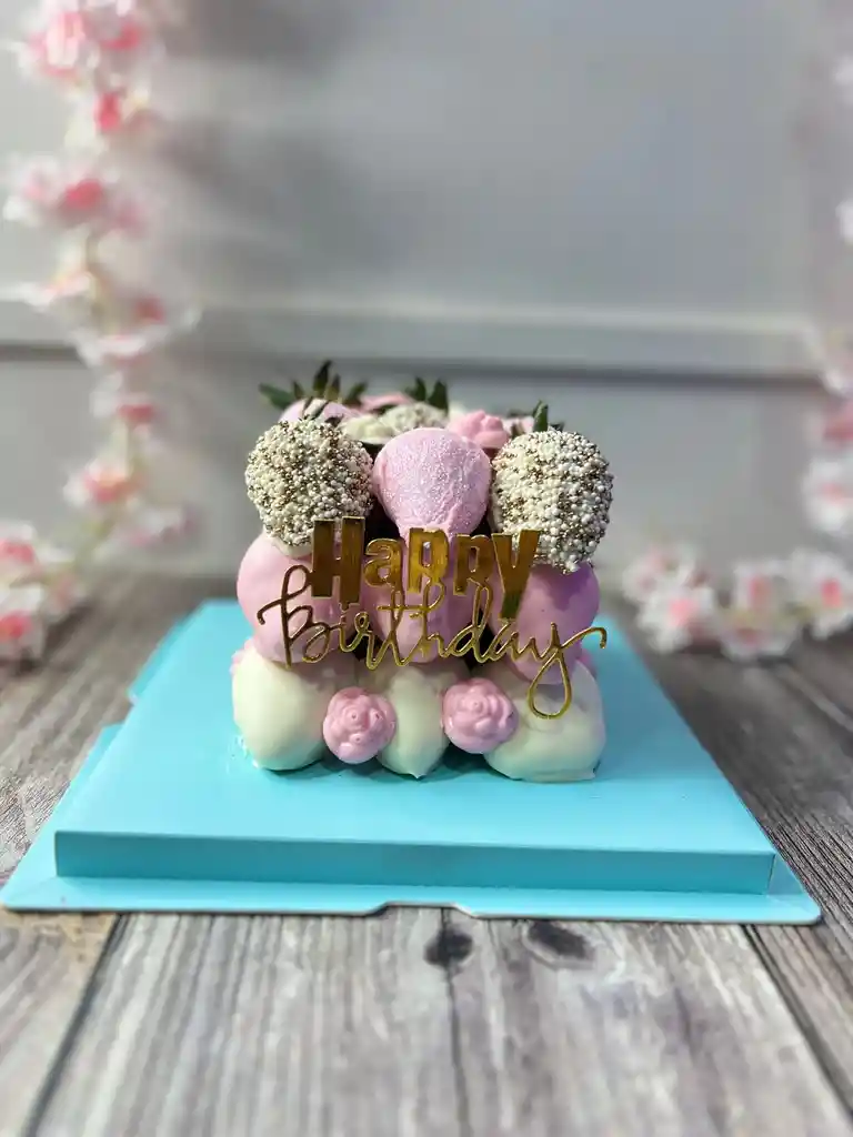 Pudín/torta De Fresas Cubiertas Con Chocolate