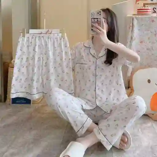 Pijama Tres Piezas Flores Talla Única (camisa Botón + Pantalón + Short)