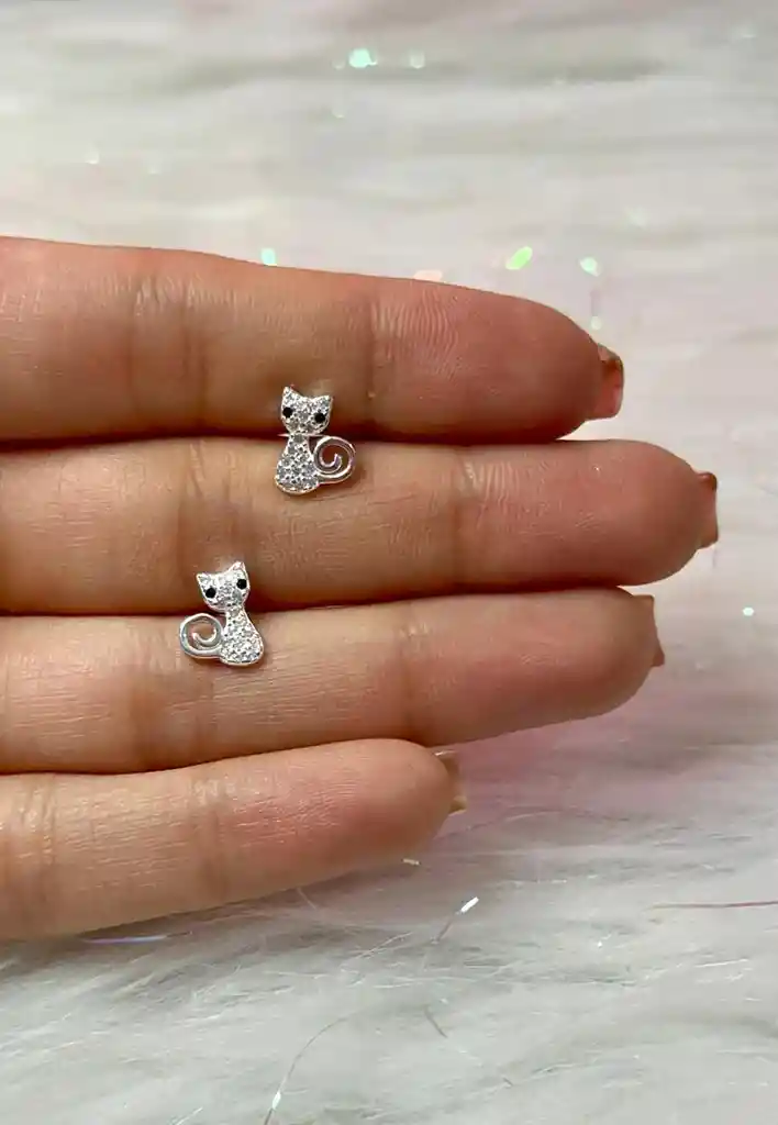 Aretes Mini Gatitos En Plata Con Brillantes