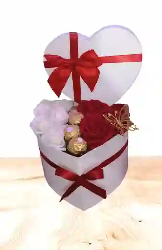 Detalle Caja De Corazon Con Rosas Eternas