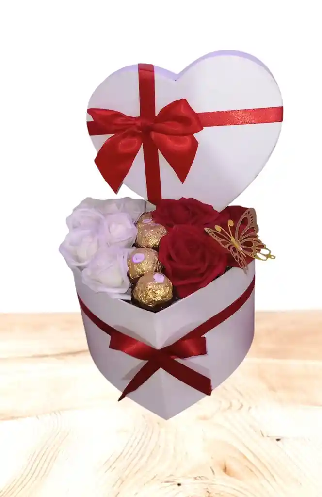 Detalle Caja De Corazon Con Rosas Eternas