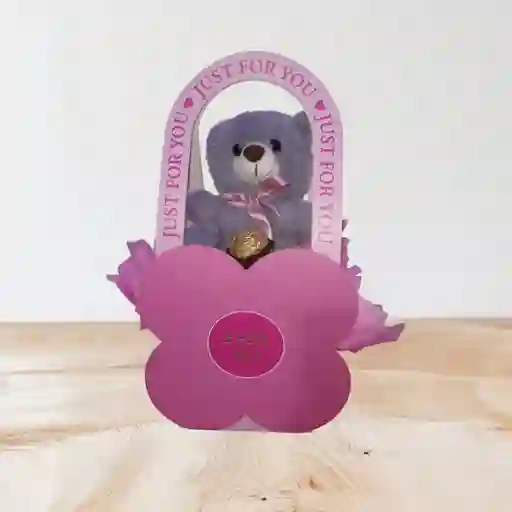 Detalle Caja En Forma De Flor Con Oso De Peluche