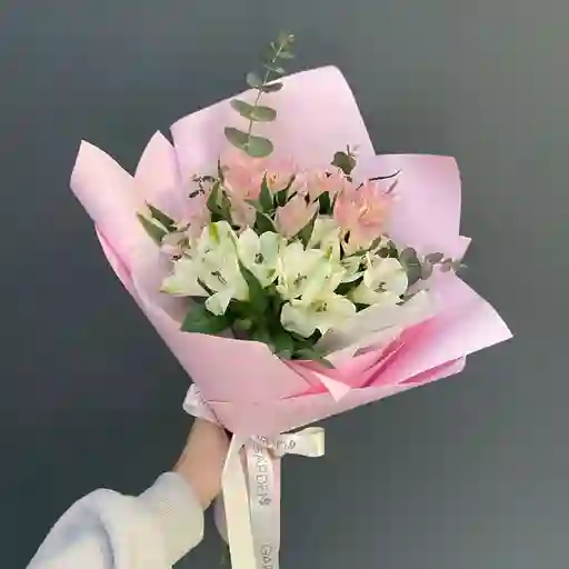 🌸 Bouquet De Alstroemerias Rosadas Y Blancas