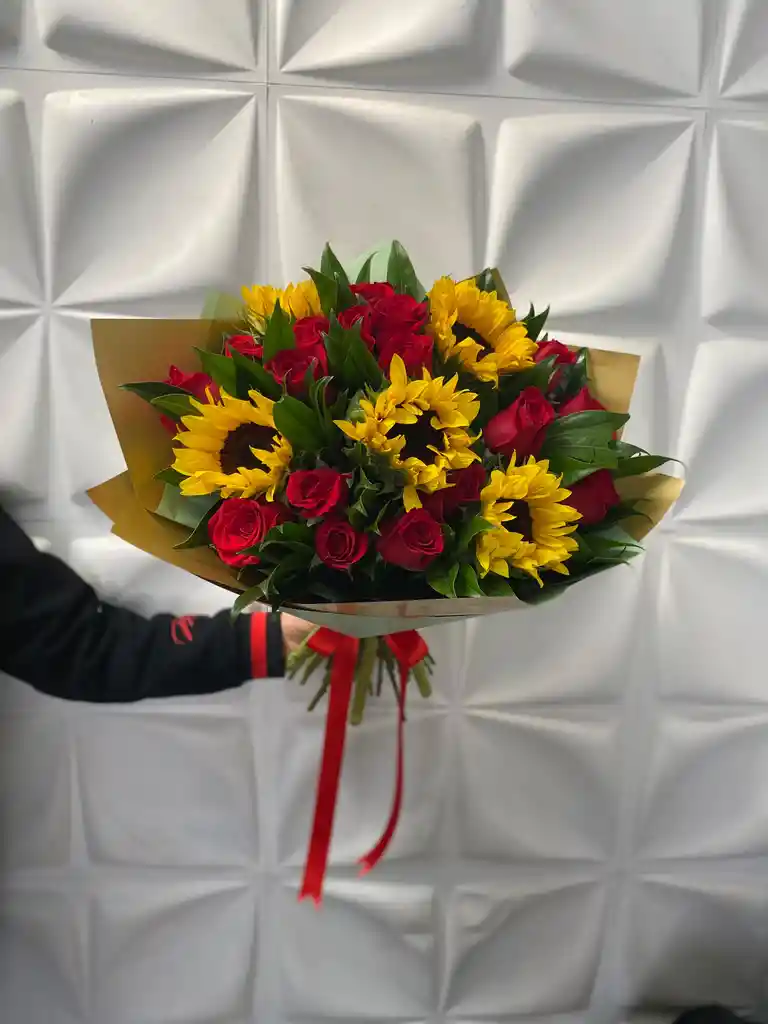 Bouquet De Rosas Y Girasoles De Lujo Grande
