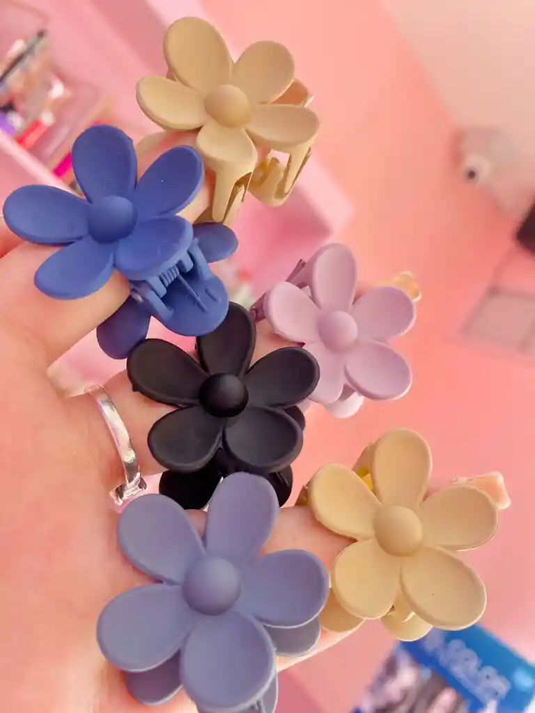 🌷 Mini Pinza De Flor – Acabado Mate (colores Pastel Y Neutros)