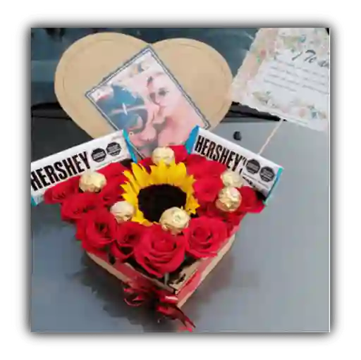 Corazón 15 Rosas + 1 Girasol + Chocolates