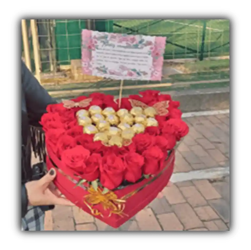 Corazón Grande 60 Rosas + Chocolates