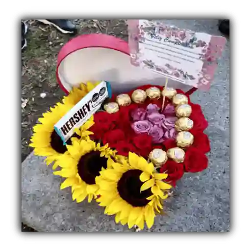 Corazón Grande 25 Rosas + 4 Girasoles + Chocolates