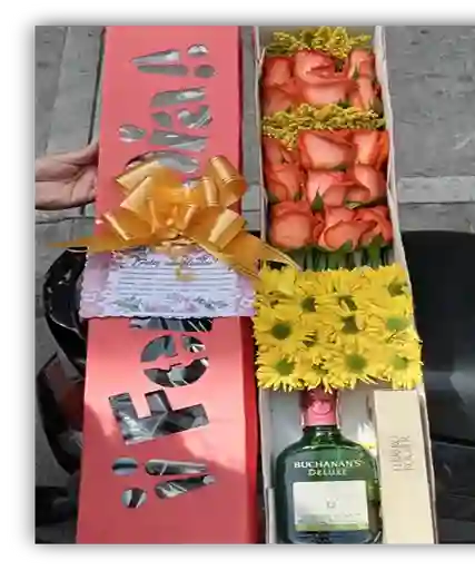 Caja 15 Rosas + 1/2 Buchanas + Chocolates