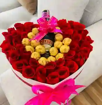 Corazón Grande 60 Rosas + 1/2 Baileys + Chocolates