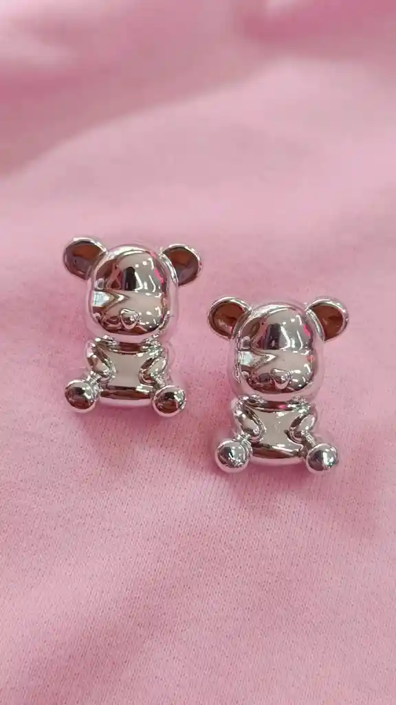 🧸 Aretes Osito Glam – Fantasía Fina 💎un Toque Tierno Con Brillo Sofisticado.