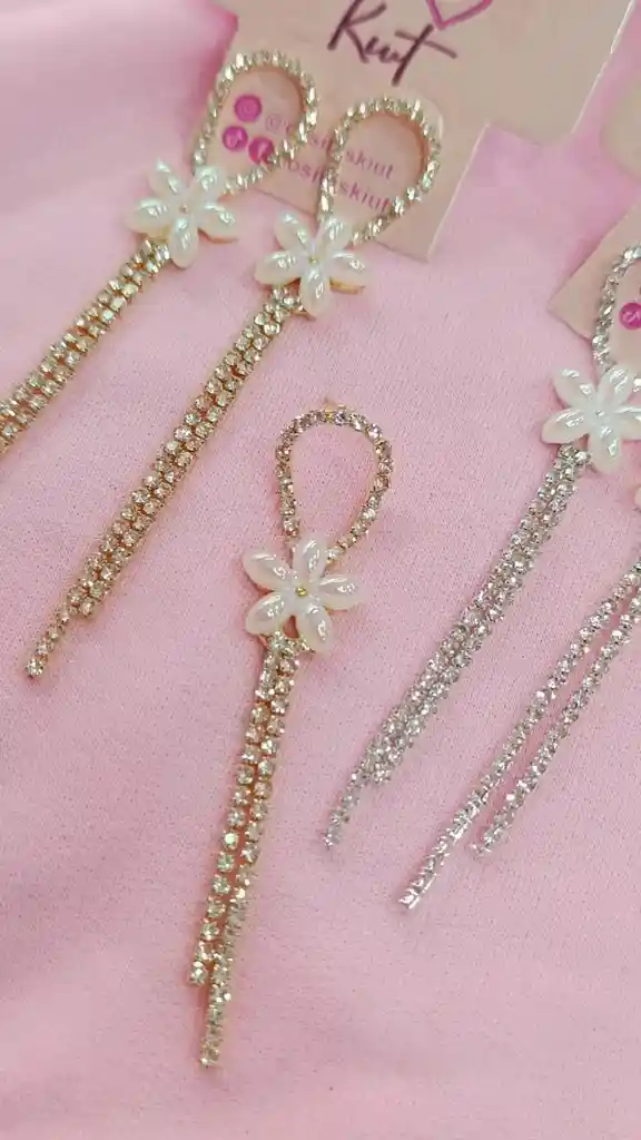 🌸 Aretes Flor Glam – Fantasía Fina Que Enamora 💎🌟