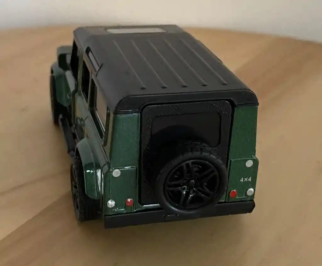 Vehículo Land Rover Defender Escala 1:32 Color Verde Militar
