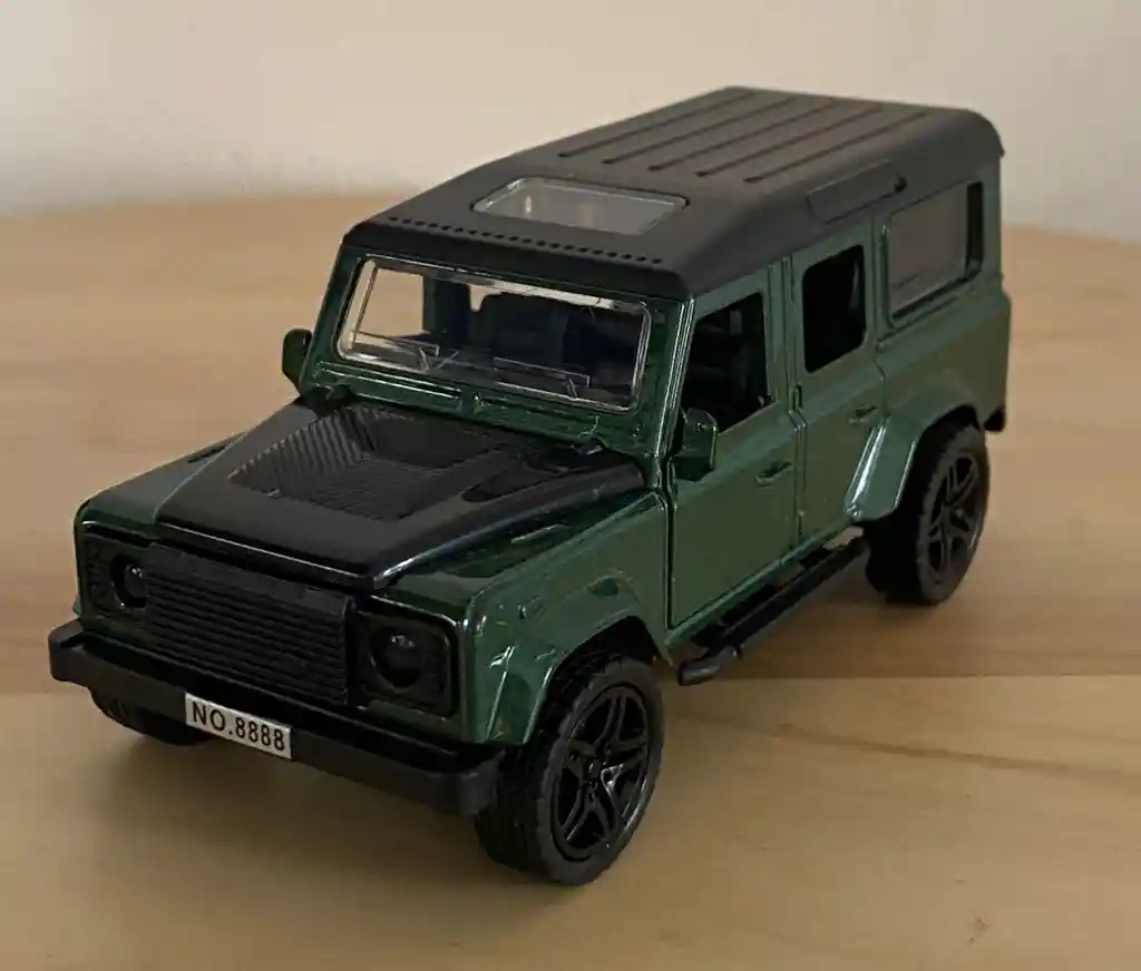Vehículo Land Rover Defender Escala 1:32 Color Verde Militar