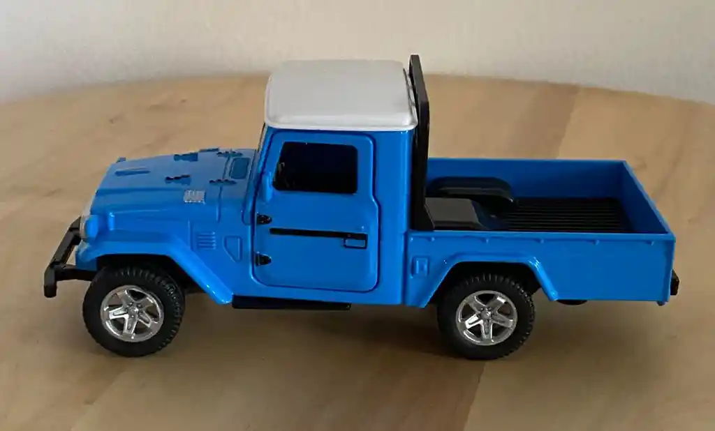 Vehículo Toyota Land Cruiser Escala 1:32 Color Azul