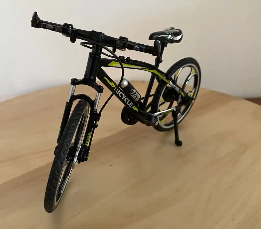 Bicicleta De Metal Escala 1:20 Color Negro