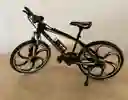 Bicicleta De Metal Escala 1:20 Color Negro
