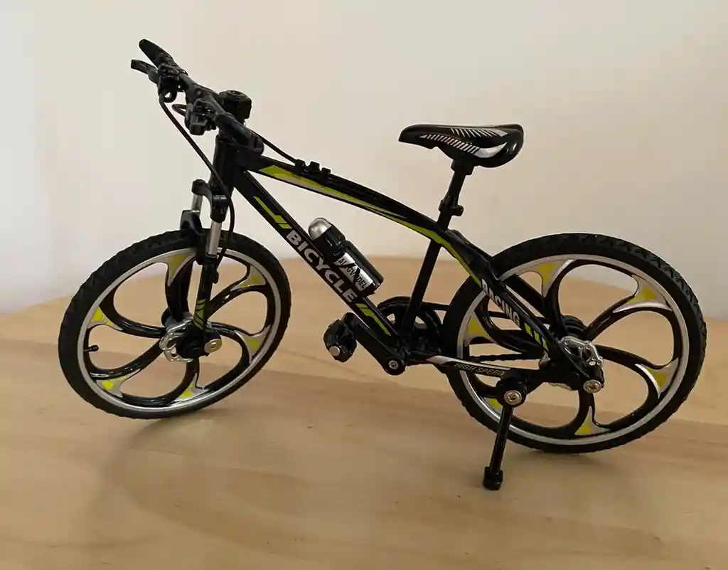 Bicicleta De Metal Escala 1:20 Color Negro