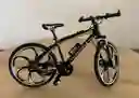 Bicicleta De Metal Escala 1:20 Color Negro