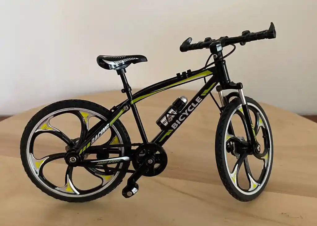 Bicicleta De Metal Escala 1:20 Color Negro