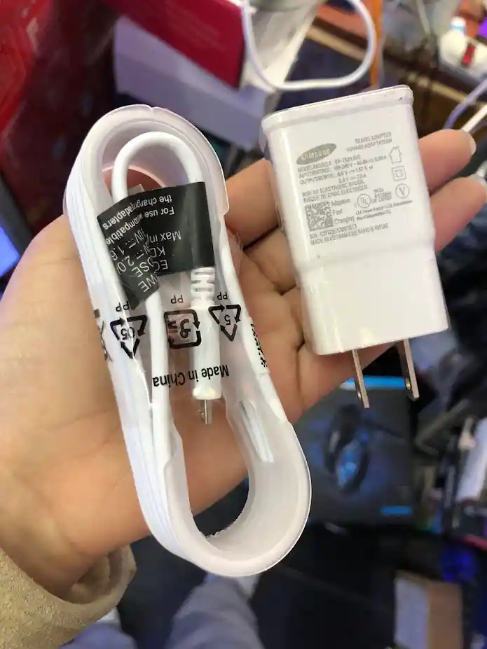 Cargador Completo V8 Cable + Adaptador Samsung Blanco